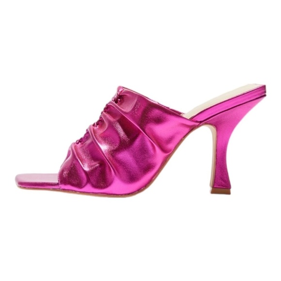 New with tags UO Zoey Ruched Mule Heel Color: Pink Size:6 - Picture 1 of 15